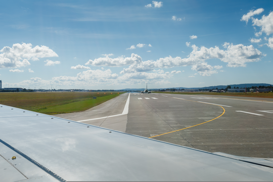 SkyNav analysis of multiple aircraft lining on runway